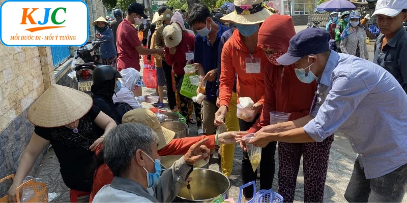 Các phần quà đi kèm trong chương trình bữa cơm 0 đồng